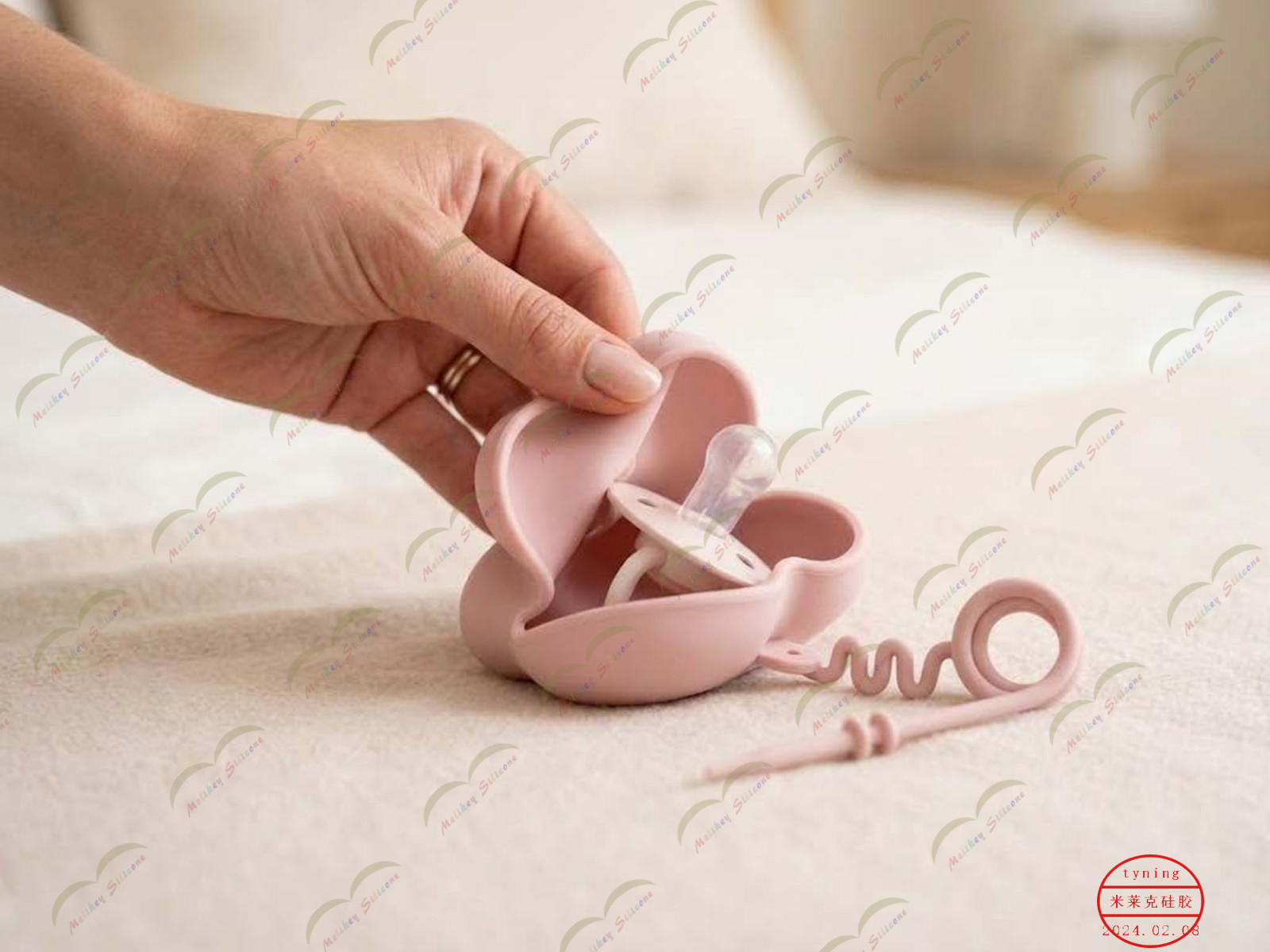 蝴蝶奶嘴包
